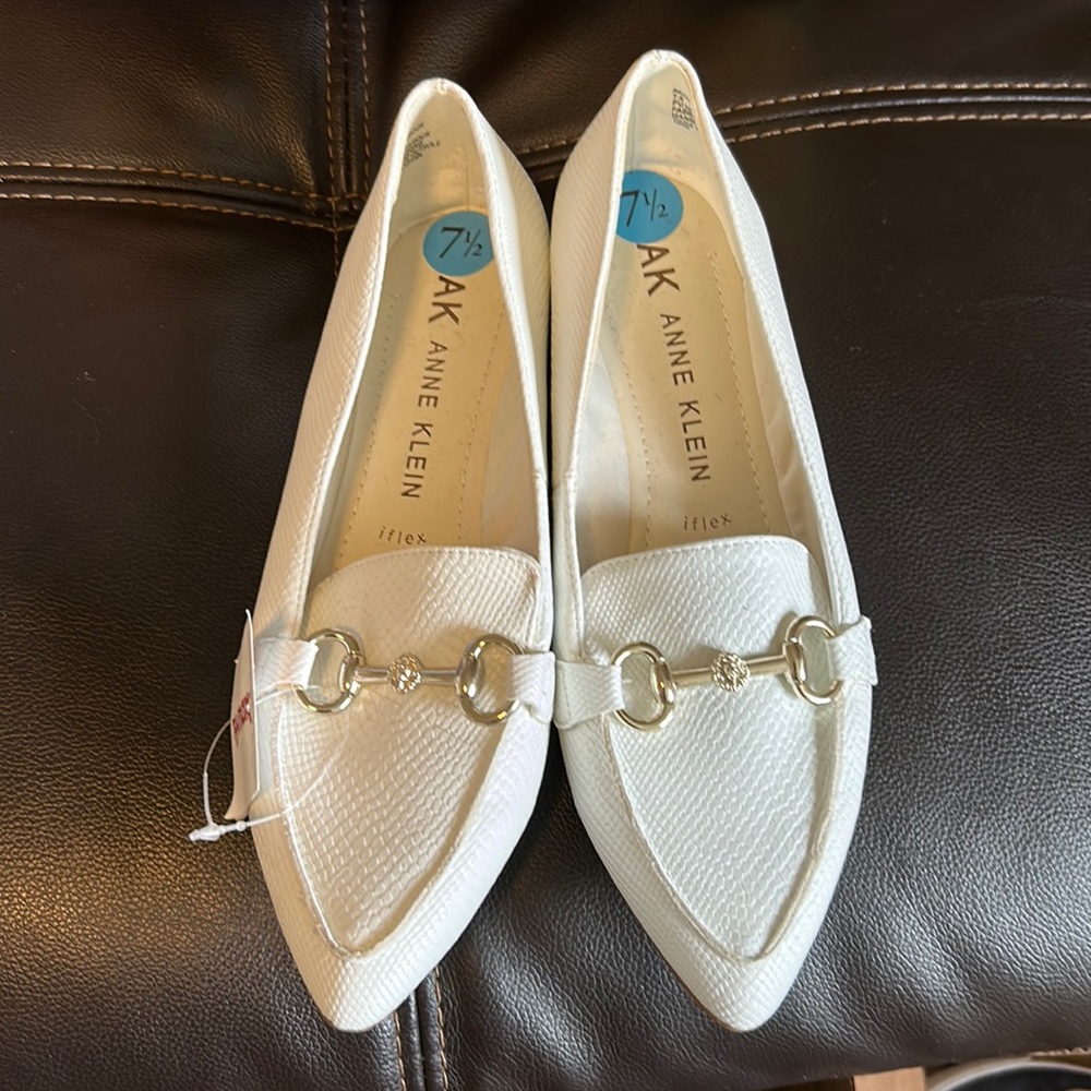 AK Anne Klein I’m 7.5 flats